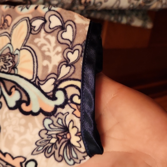 GS Full Zip  Robe - Picture 5 of 8